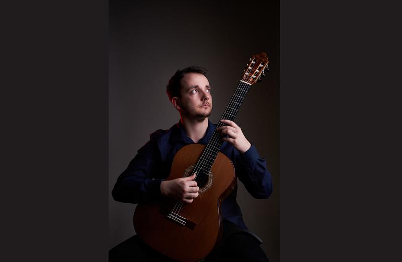 musicien et sa guitare