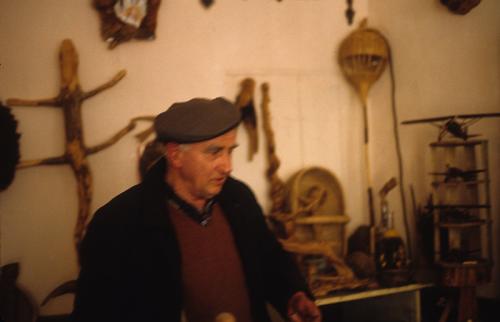 photo de l'artiste dans son atelier